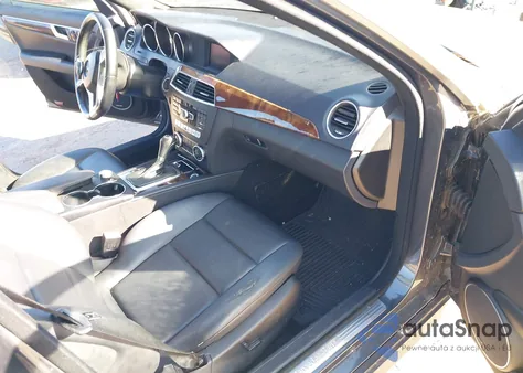 2013 Mercedes-Benz C 250 Luxury/Sport из США, поврежденный, VIN WDDGF4HB1DR262921